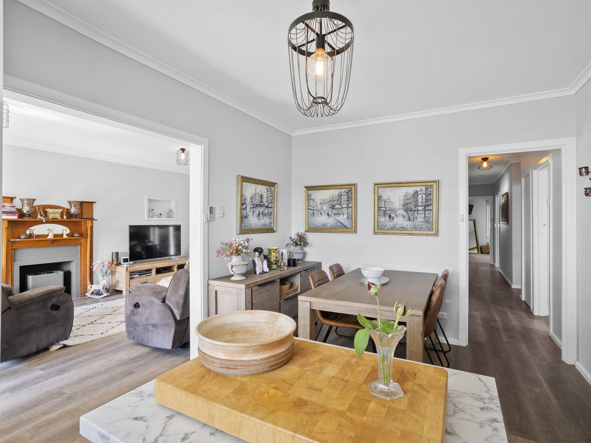 10 White Street, Finley