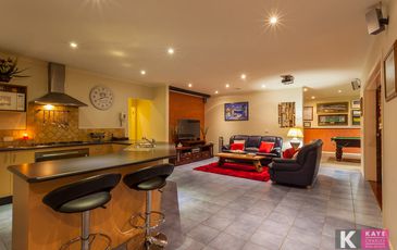 13 Castle Court, Beaconsfield