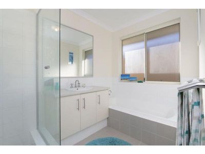 20 Terracina Parkway, Piara Waters