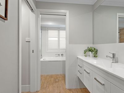 44 Cottesloe Circuit, Red Head