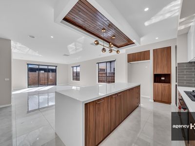 28 Art Deco Drive, Deanside