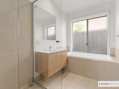 10 Minnehaha Way, Point Cook