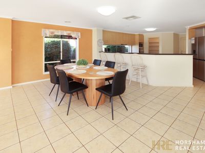 16 Burnett Street, Horsham