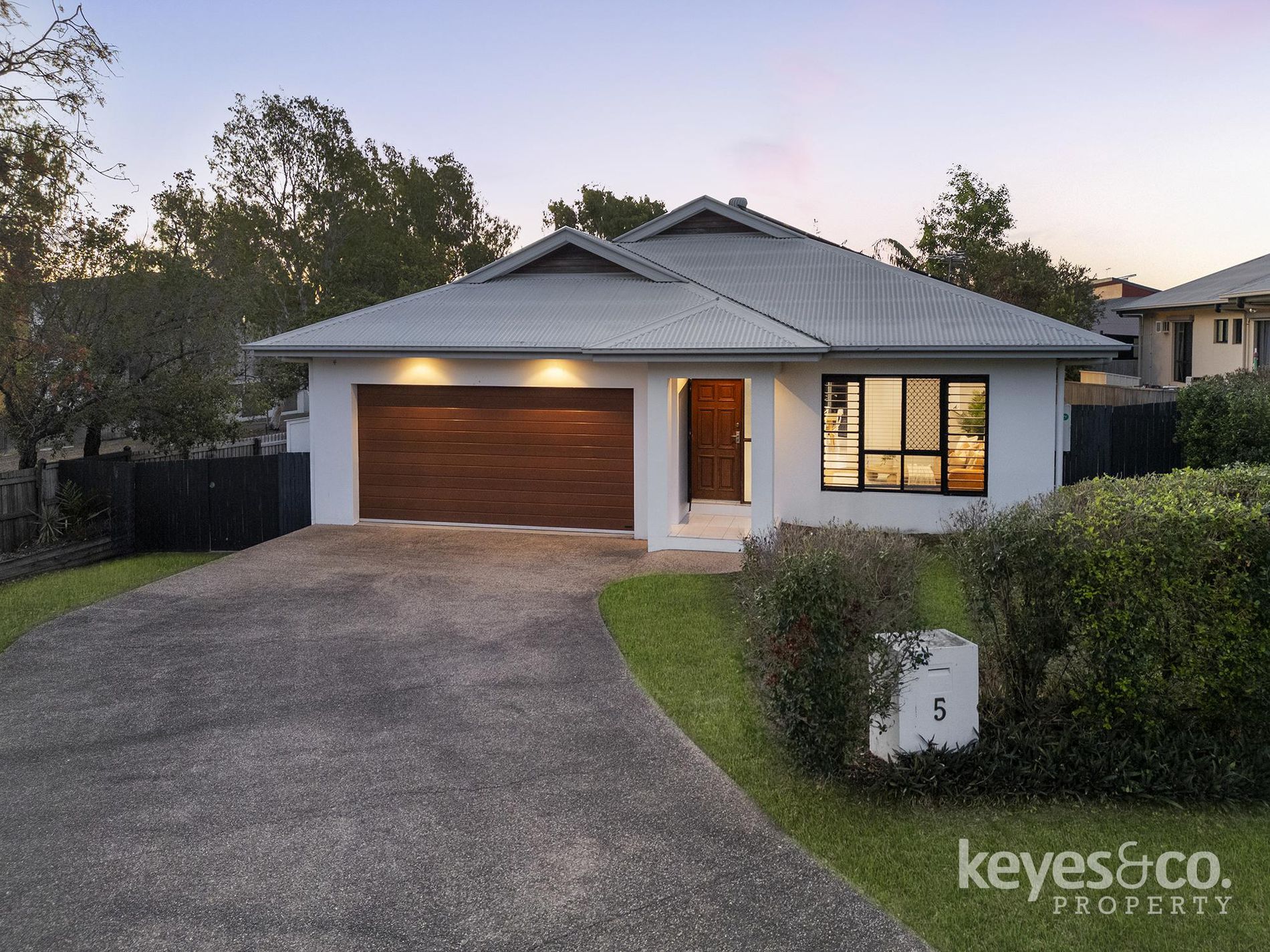 5 Outlook Crescent, Douglas