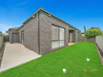 10 Edwin Close, Manor Lakes