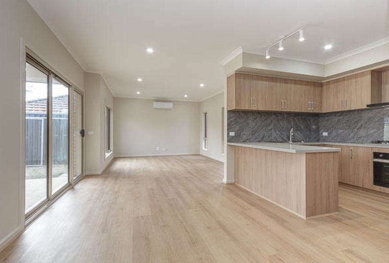2 / 4 Box Avenue, Forest Hill