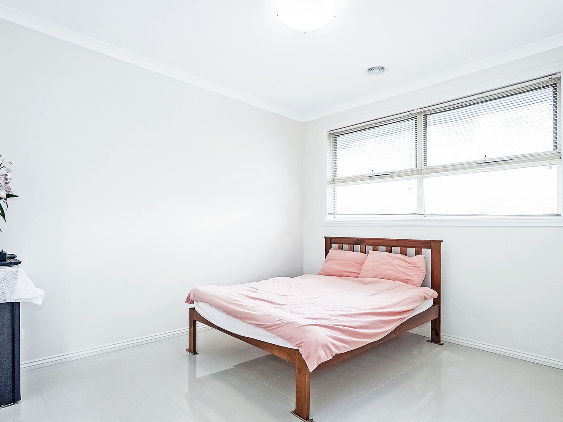 2 / 5 Risdon Drive, Notting Hill