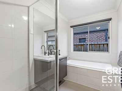 31 RANFURLIE BOULEVARD, Cranbourne West