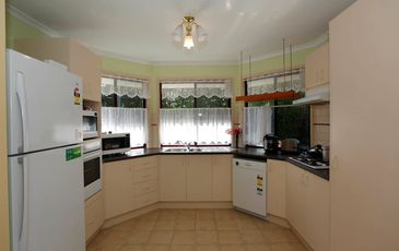 6 Grange Circuit, Beaconsfield