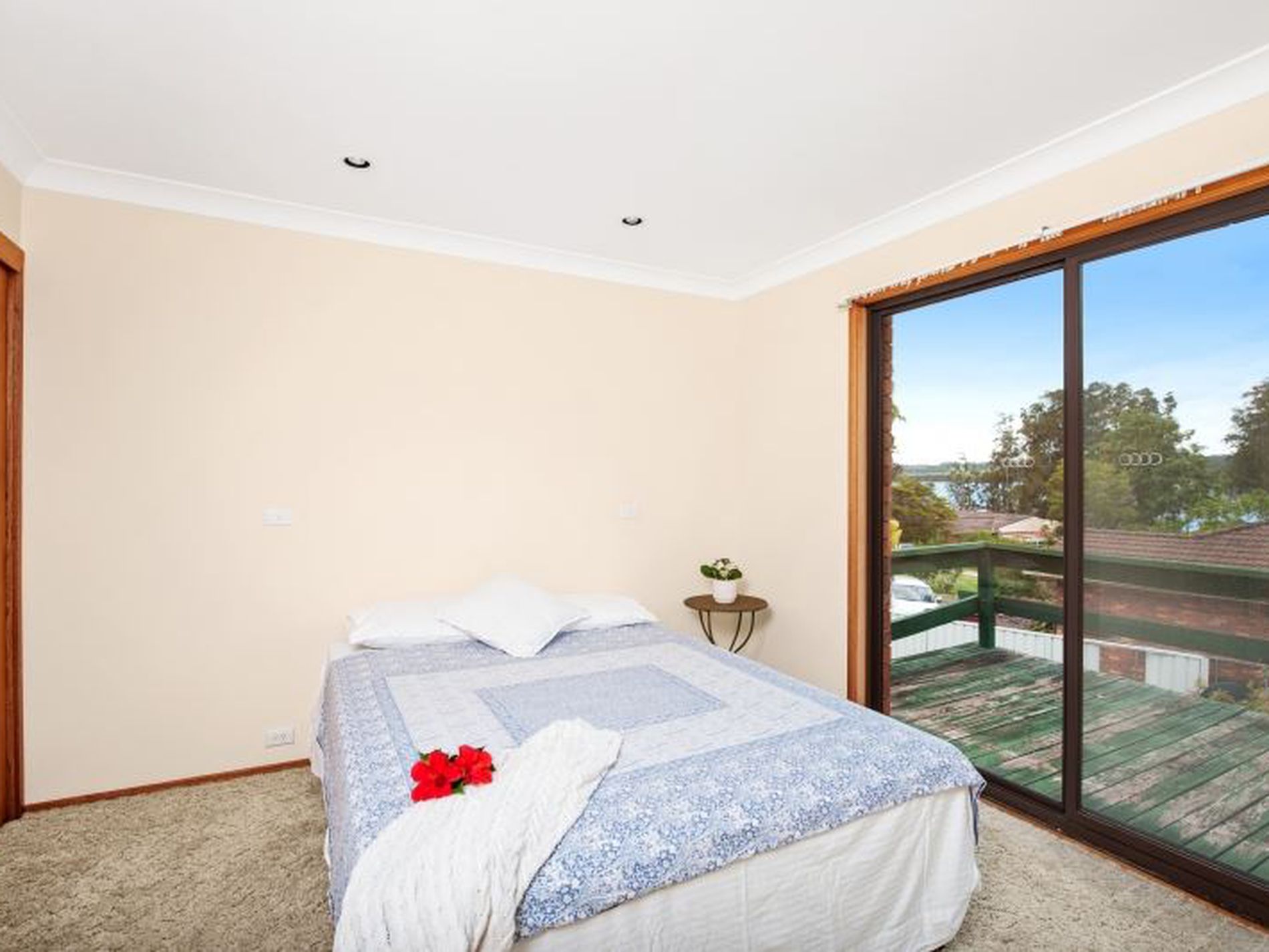 11 Kings Point Drive, Kings Point