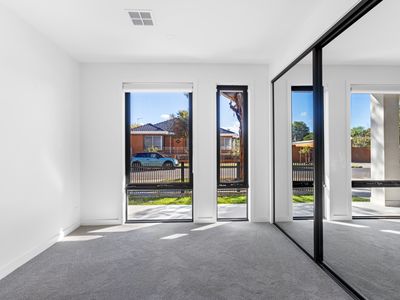 38 Stapley Crescent, Altona North