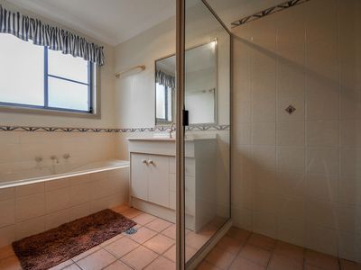 24 Pinehurst Ave, Dubbo