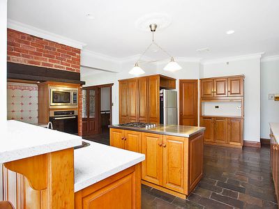 9 Cross Road, Kingswood