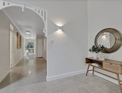 Well appointed upstairs residence in leafy surrounds image 16 Well appointed upstairs residence in leafy surrounds image 16