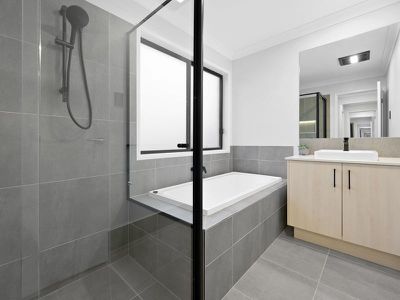 16 Erskine Street, Upper Coomera