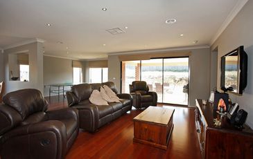 18 Carlisle Drive, Beaconsfield