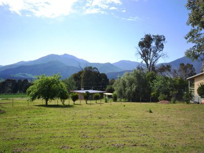 21 Coolumbooka Avenue , Tawonga South