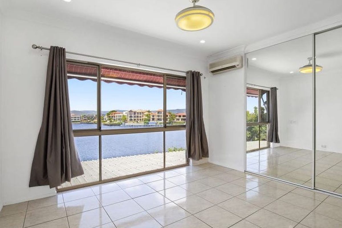 32 Montevideo Drive, Clear Island Waters