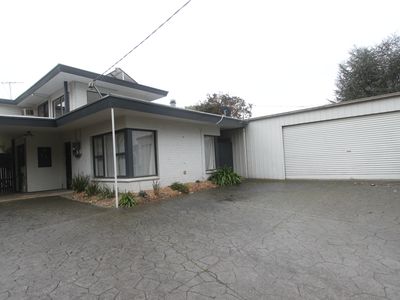 16 Pine Road, Bayswater