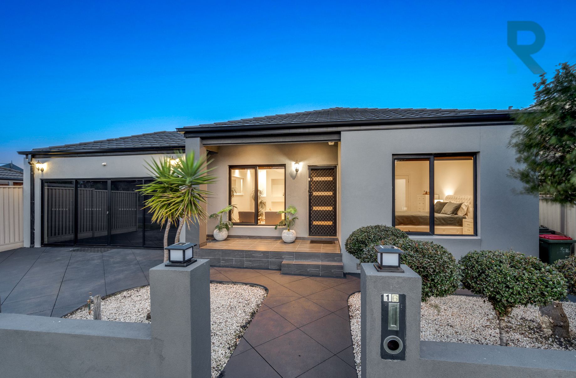 16 Wattlebird Street, Roxburgh Park Real Estate City