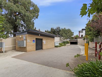 16 / 3A Stornaway Road, Queanbeyan