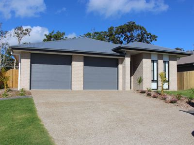 2 / 102 Bradman Way, Urangan