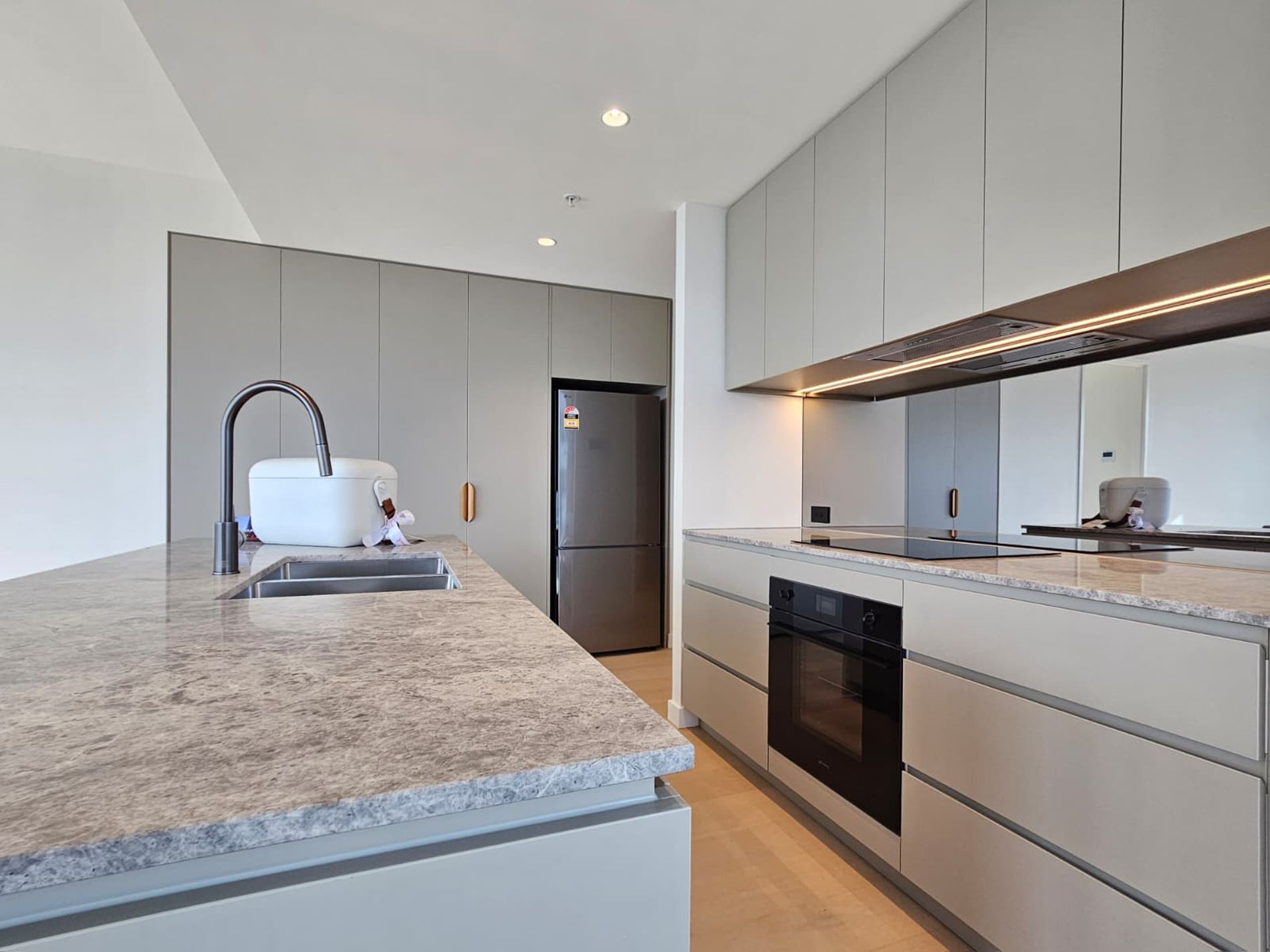 1102 / 8 Louise Street, Melbourne