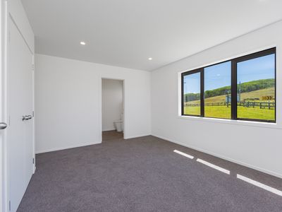 1514 Run Road, Tapora