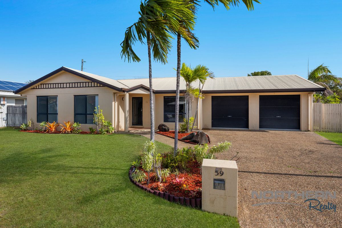 Lakeside Appeal, Spacious Living on a Generous 859m² Allotment!