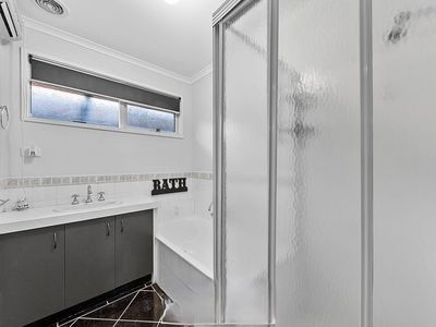 14 Cantle Close, Pakenham