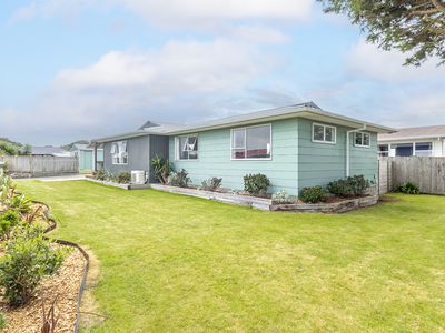 2 Robert McKeen Street, Otaki Beach