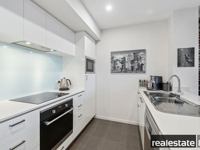 60 / 172 Railway Parade, West Leederville