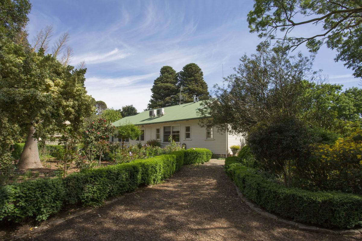 405 Oak Valley Road, Avenel