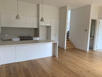 3 / 2 Kingsley Grove, Mount Waverley