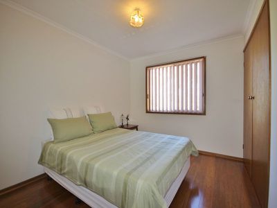 44 Lakeside Drive, Eden