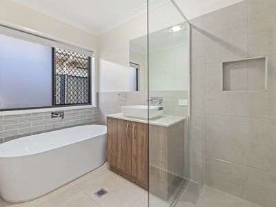 8 Sunset Street, Morayfield