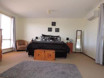 58 Banks, Hillarys
