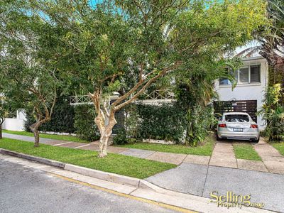 16B Oak Avenue , Surfers Paradise