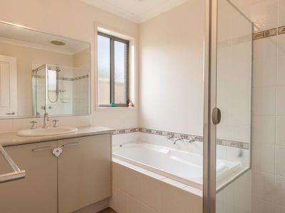 Unit 1 / 774 Centaur Rd, Hamilton Valley