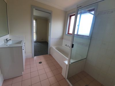 38 Cardiff Arms Avenue, Dubbo