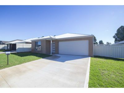 30 Apsley Crescent, Dubbo