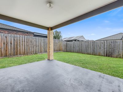 17 Chevrolet Road, Cranbourne East