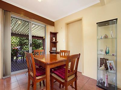 18 Donna Avenue, Rochedale South