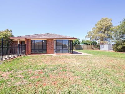 98 Twickenham Drive, Dubbo