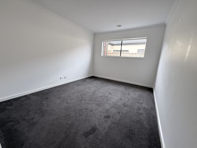 70 Kingdom Boulevard, Weir Views