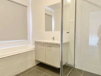16 Gelantipy Drive, Truganina