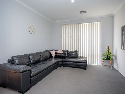 8 Muscari Close, Seville Grove