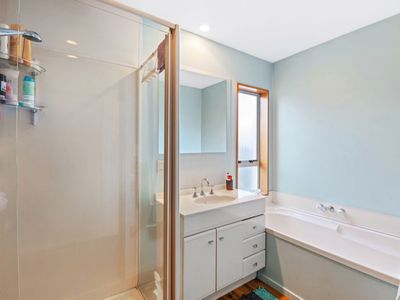 49B Lakewood Drive, Burwood