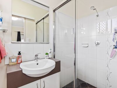 2 / 2 Priore Court, Moulden