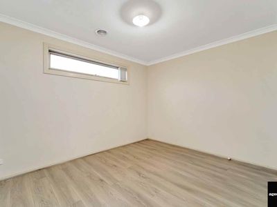 2 / 25-27 Starflower Way, Truganina